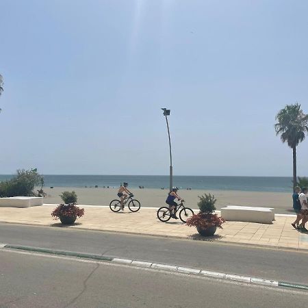 Apartamento con terraza al mar, centro de Estepona Exterior foto
