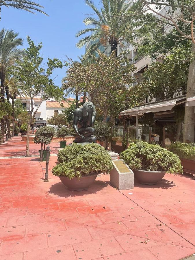 Apartamento con terraza al mar, centro de Estepona Exterior foto