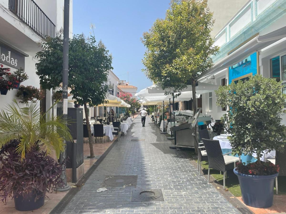 Apartamento con terraza al mar, centro de Estepona Exterior foto
