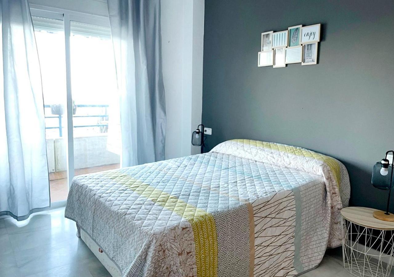 Apartamento con terraza al mar, centro de Estepona Exterior foto